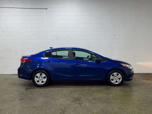 Used 2017 Kia Forte LX FWD image 2