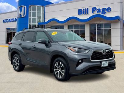 Used 2023 Toyota Highlander XLE
