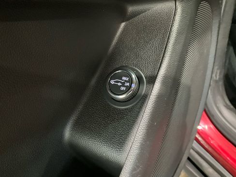 Used 2023 Chevrolet Traverse LT image 28