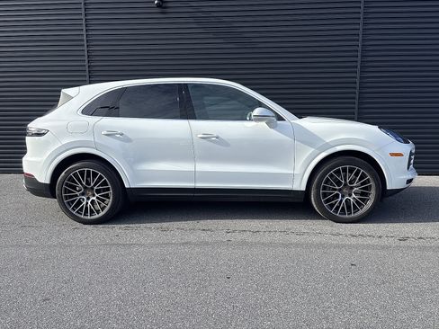 Certified 2022 Porsche Cayenne image 6