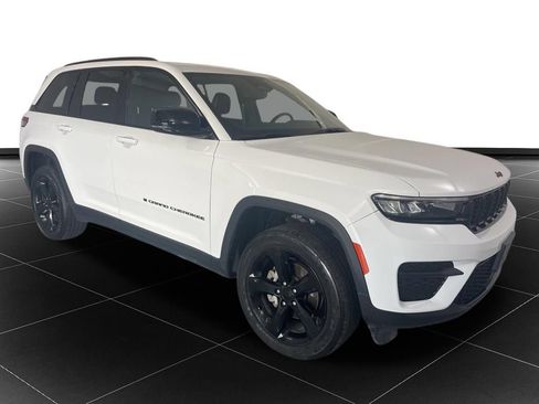 Used 2024 Jeep Grand Cherokee Altitude AWD/4WD image 7