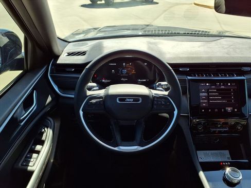 New 2025 Jeep Grand Cherokee L Altitude image 11