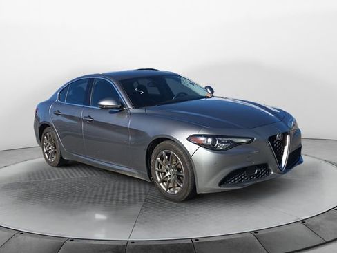 Used 2018 Alfa Romeo Giulia AWD image 7