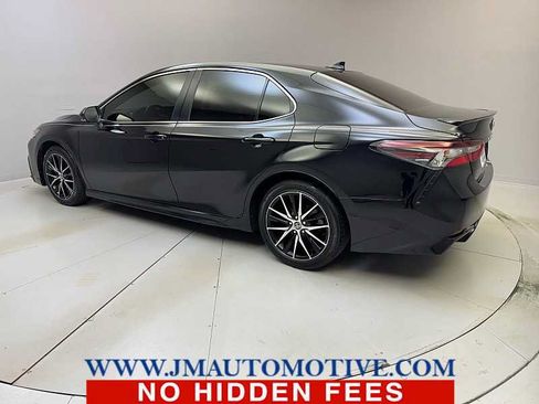 Used 2023 Toyota Camry SE FWD image 3