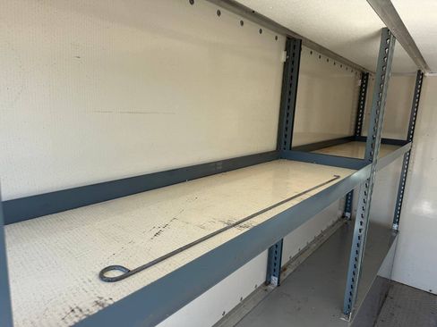 Used 2005 Ford E-350 and Econoline 350 Super Duty RWD image 16
