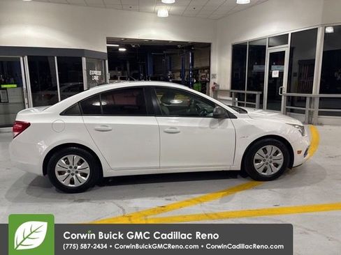 Used 2016 Chevrolet Cruze LS FWD image 9