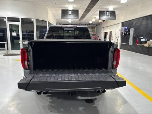 Used 2019 GMC Sierra 1500 SLT w/ SLT Premium Plus Package AWD/4WD image 41