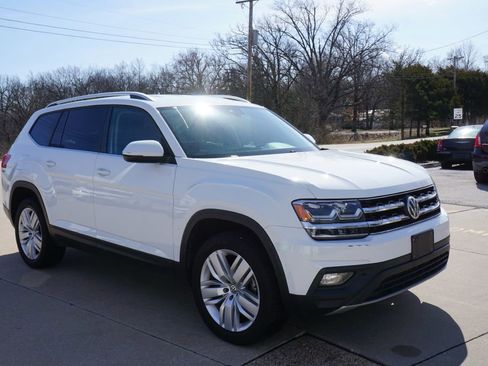 Used 2019 Volkswagen Atlas SE w/ Towing Package image 2