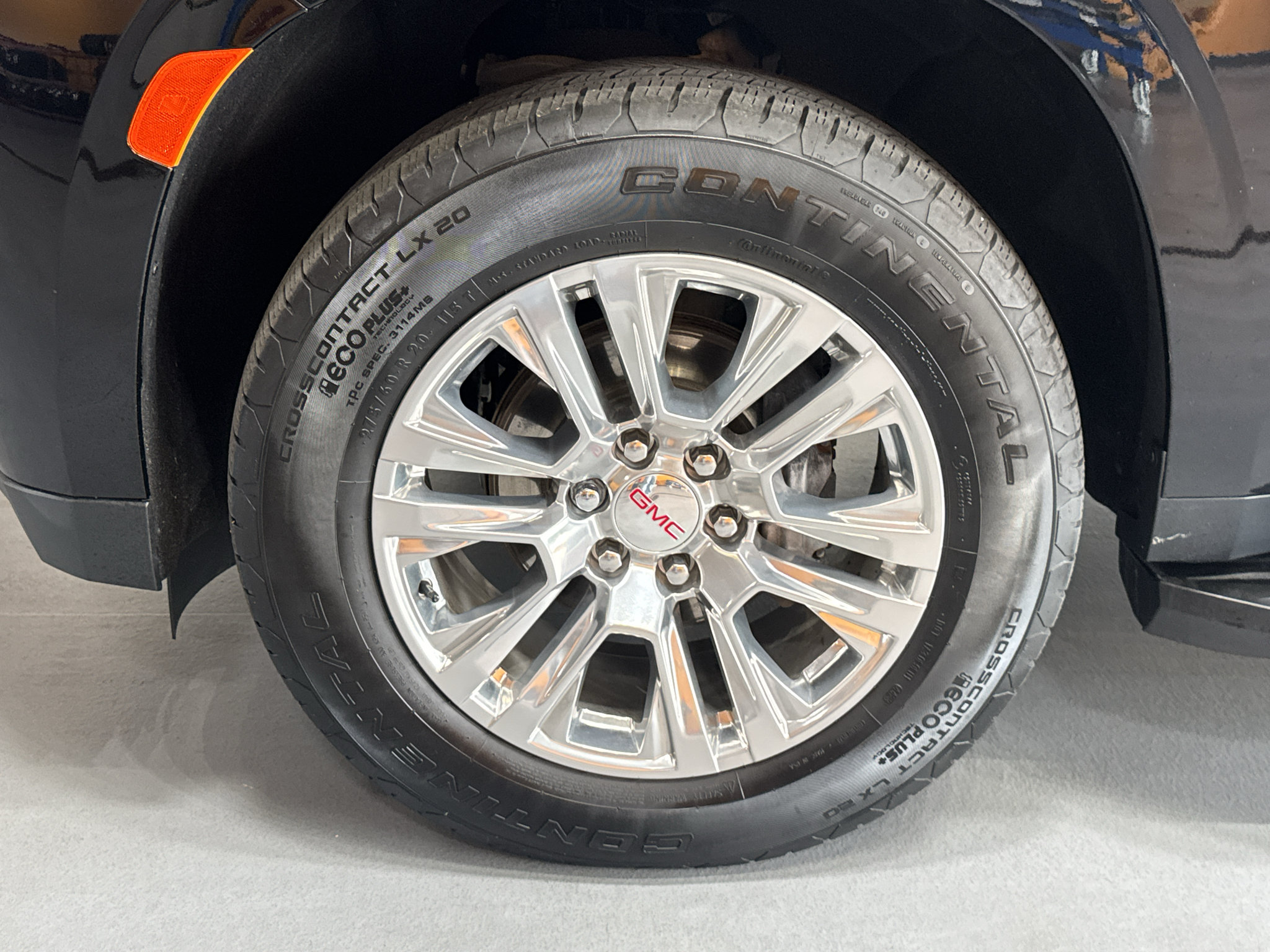 Used 2024 GMC Yukon Denali AWD/4WD image 9