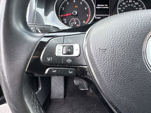 Used 2021 Volkswagen Golf 4-Door image 30