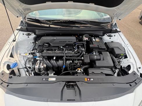 New 2026 Hyundai Elantra SE FWD image 5