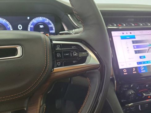 Used 2022 Jeep Grand Cherokee Summit w/ Luxury Tech Group V AWD/4WD image 23