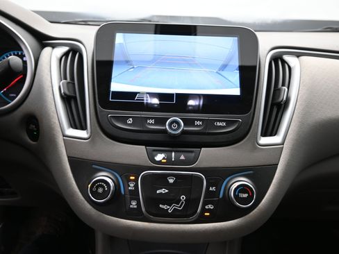 Used 2021 Chevrolet Malibu LS image 17