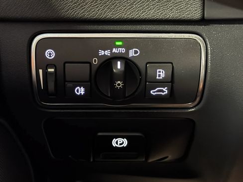 Used 2016 Volvo S60 T5 Inscription Platinum FWD image 34