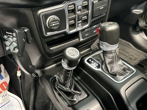 Used 2022 Jeep Wrangler Unlimited Sahara w/ LED Lighting Group AWD/4WD image 24
