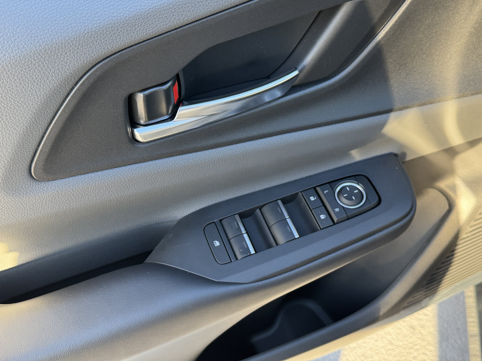 New 2027 Toyota Prius XLE FWD image 18