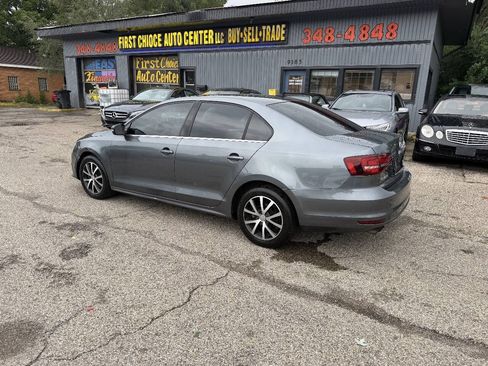 Used 2018 Volkswagen Jetta SE FWD image 3