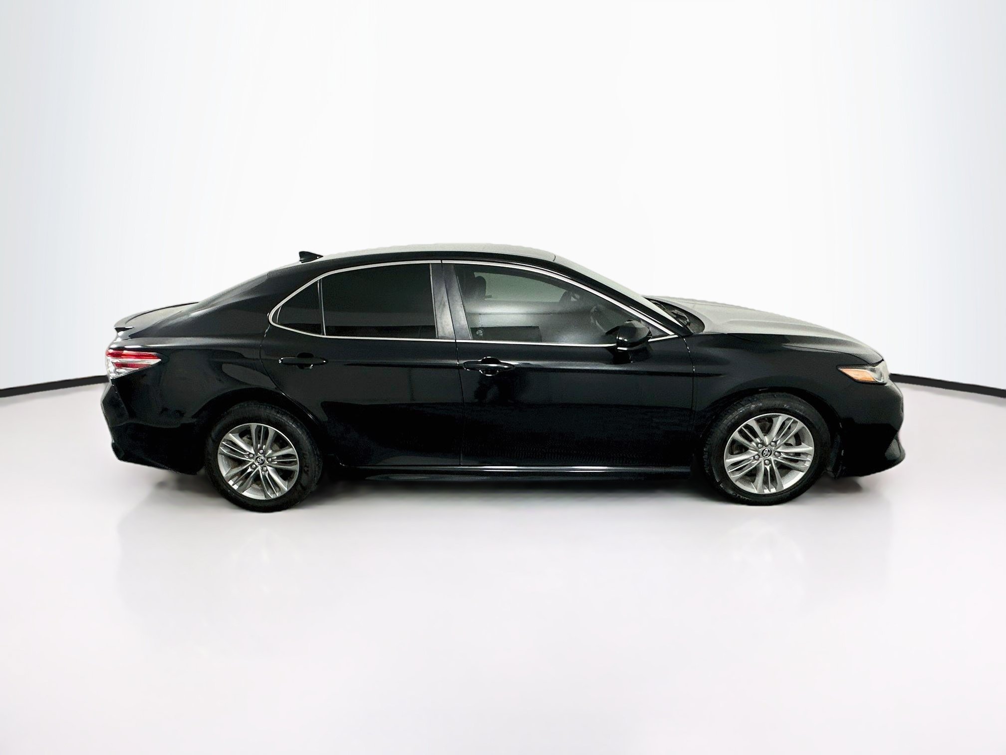Used 2020 Toyota Camry SE w/ Carpet Mat Package FWD image 10
