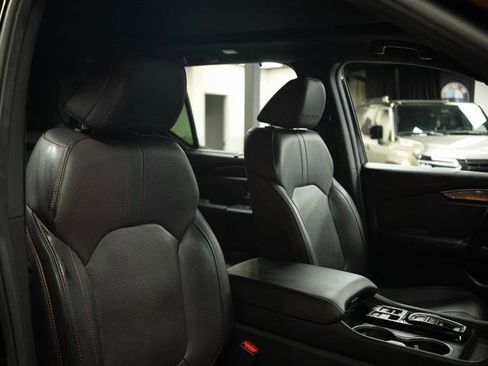 Used 2025 Honda Pilot Black Edition image 16