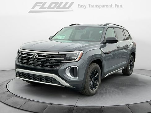 New 2026 Volkswagen Atlas Peak Edition image 3