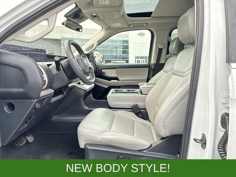 Used 2025 Ford Expedition Active image 26