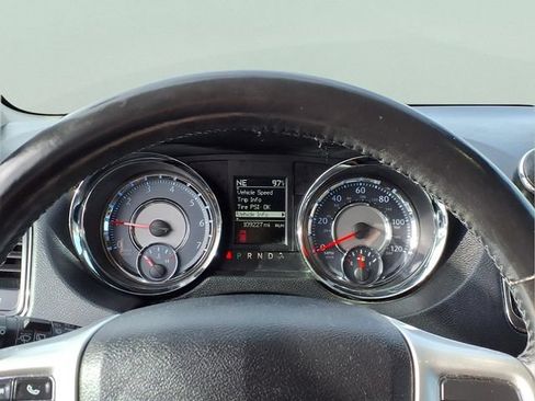 Used 2015 Chrysler Town & Country Touring-L w/ Driver Convenience Group FWD image 10