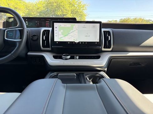 Used 2025 Ford Expedition Active RWD image 19