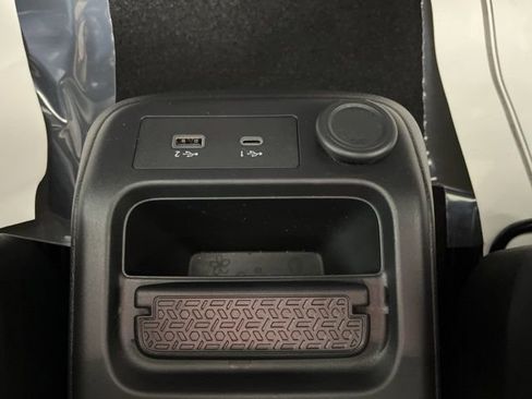 Used 2024 Nissan Ariya AWD image 30