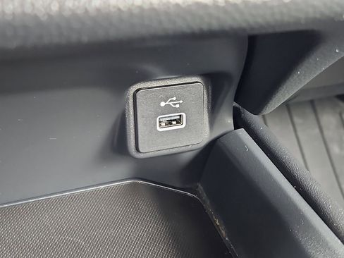 Certified 2025 Honda HR-V LX image 17