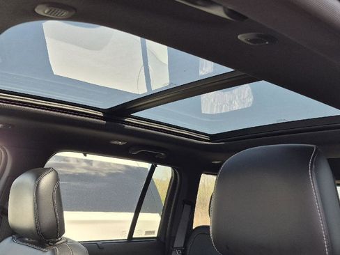 Used 2024 Jeep Grand Cherokee Limited w/ Luxury Tech Group II image 10