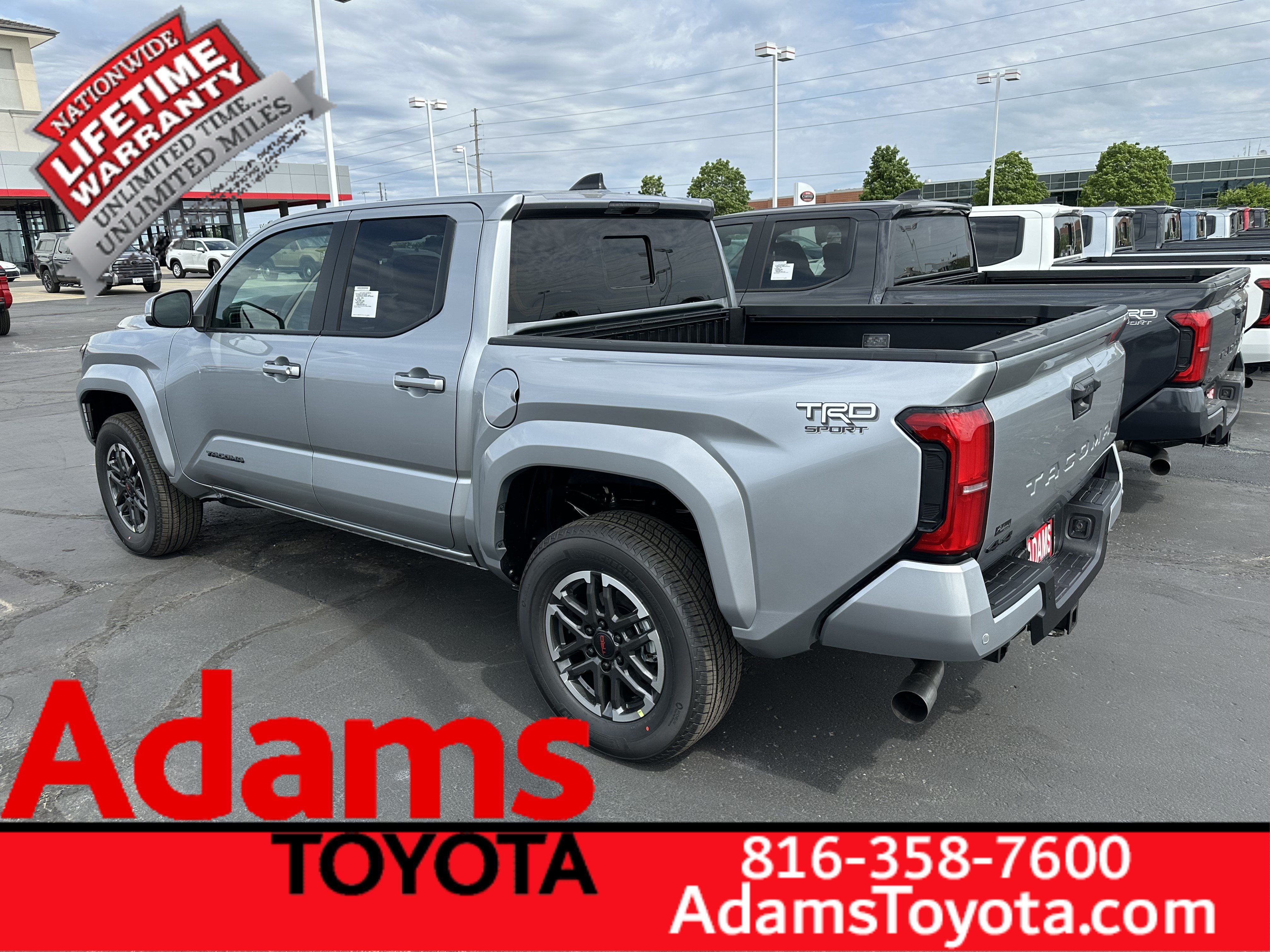 Used 2026 Toyota Tacoma TRD Sport w/ TRD Sport Upgrade Package AWD/4WD image 3