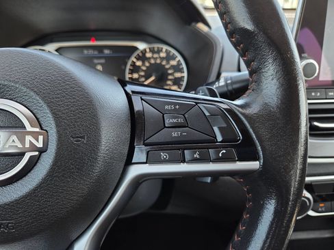 Used 2024 Nissan Altima 2.5 SR FWD image 44