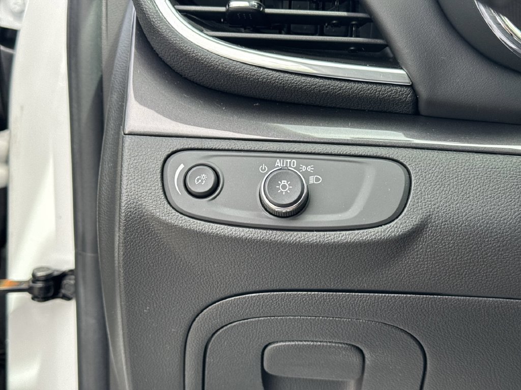 Certified 2022 Buick Encore Preferred AWD/4WD image 26