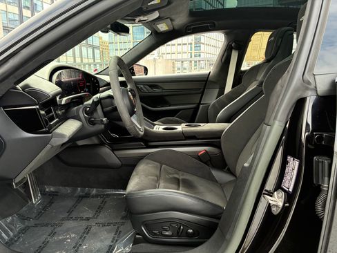 Certified 2023 Porsche Taycan GTS image 5