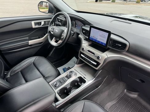 Used 2022 Ford Explorer XLT w/ Equipment Group 202A image 13