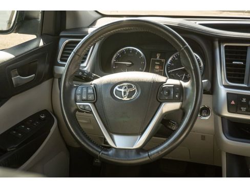 Used 2015 Toyota Highlander XLE AWD/4WD image 22