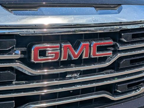 Used 2022 GMC Sierra 1500 SLT w/ SLT Premium Plus Package image 5