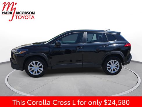 Used 2023 Toyota Corolla Cross L FWD image 14