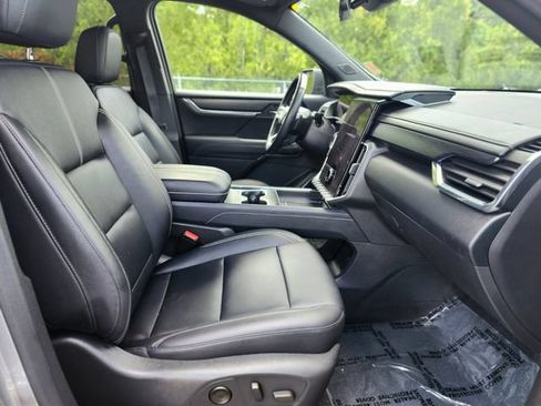 Used 2024 GMC Acadia Elevation w/ Luxury Package AWD/4WD image 11