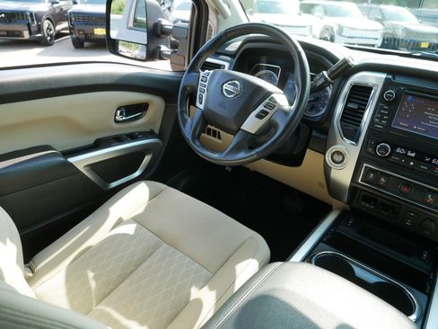 Certified 2017 Nissan Titan SV RWD image 9
