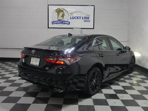 Used 2021 Toyota Camry SE w/ Cold Weather Package image 10