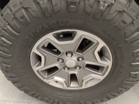 Used 2015 Jeep Wrangler Unlimited Sport w/ Max Tow Package image 31