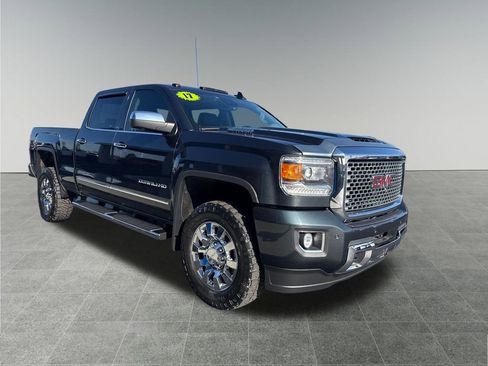 Used 2017 GMC Sierra 2500 Denali image 8