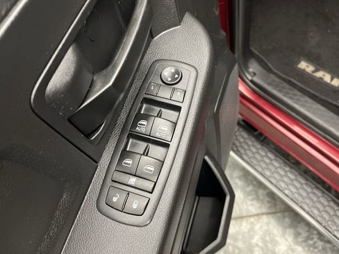 Used 2017 RAM 1500 Express AWD/4WD image 8