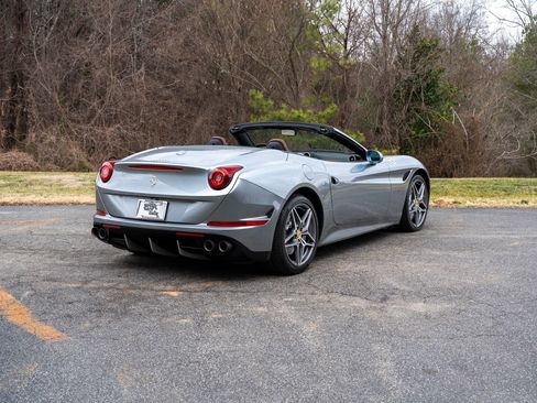 Used 2017 Ferrari California T image 8