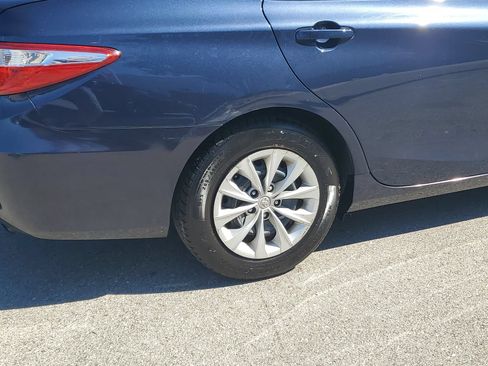 Used 2016 Toyota Camry LE FWD image 5