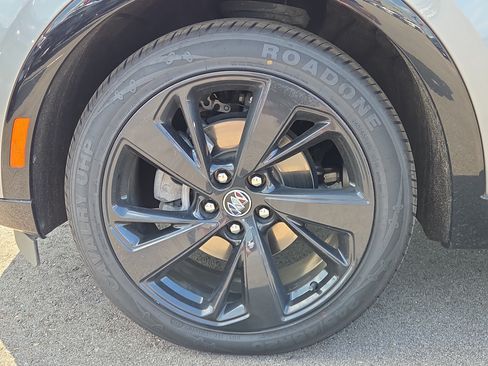 Used 2023 Buick Envision Essence w/ Sport Touring Package FWD image 6