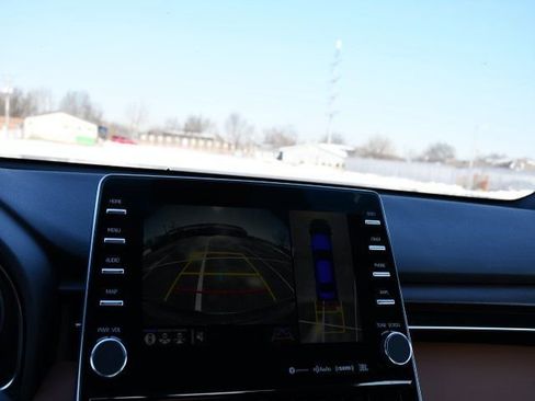 Used 2019 Toyota Avalon Limited image 14