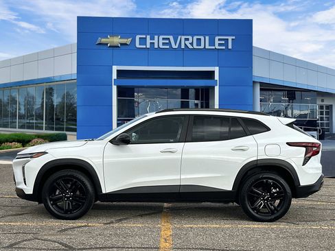 Certified 2024 Chevrolet Trax ACTIV w/ Sunroof Package image 2