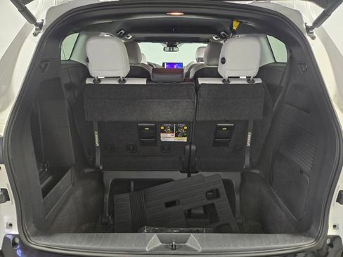 Used 2025 Toyota Sienna XSE FWD image 28
